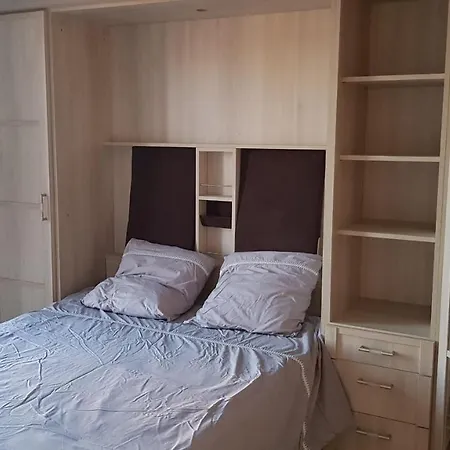 דירה T3 Ideally Placed 80m² Of Terraces *