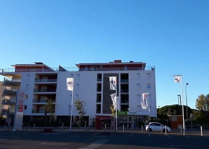 Апартаменти T3 Ideally Placed 80m² Of Terraces Ле-Лаванду